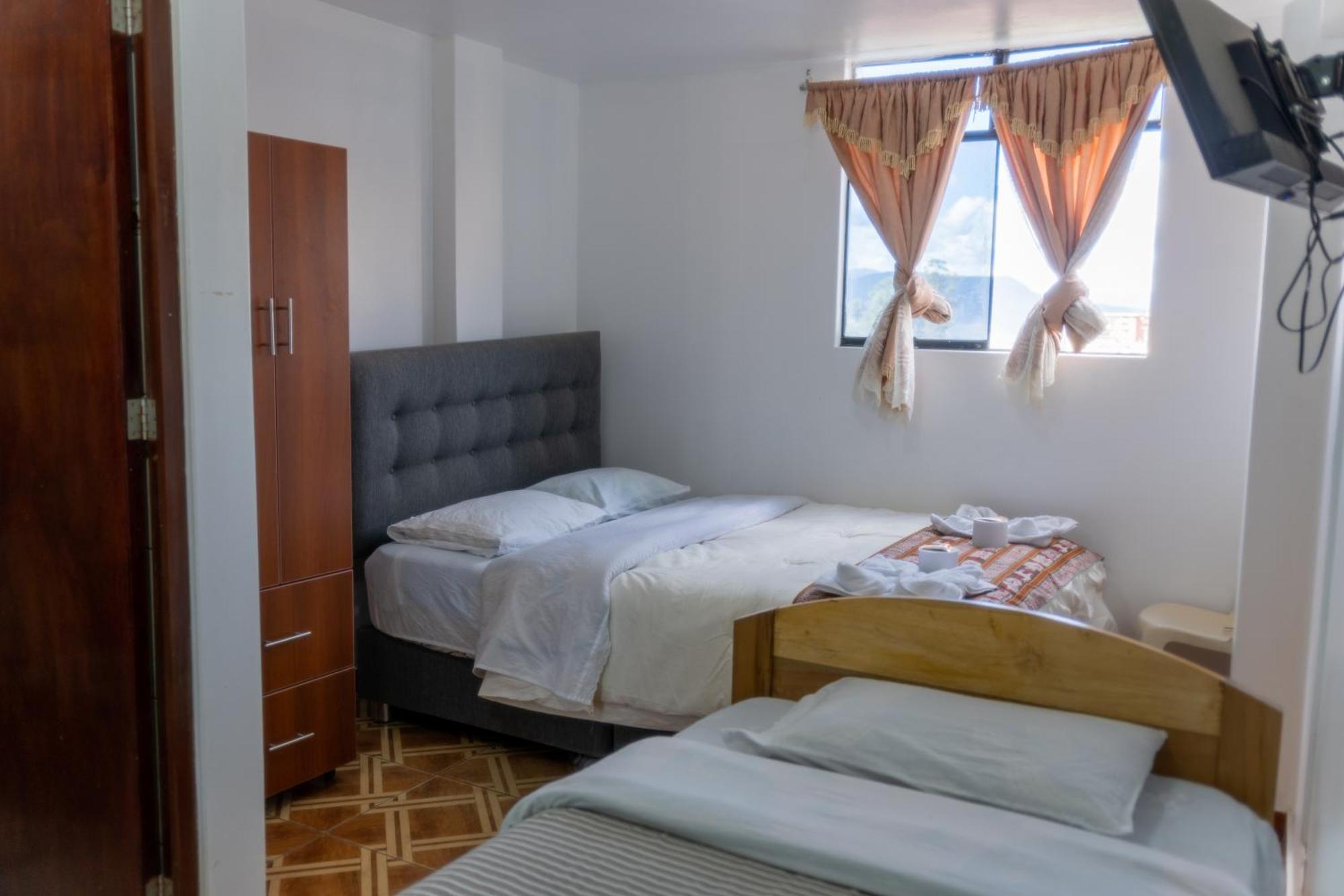 Hostal Mi Peru チャチャポヤス エクステリア 写真