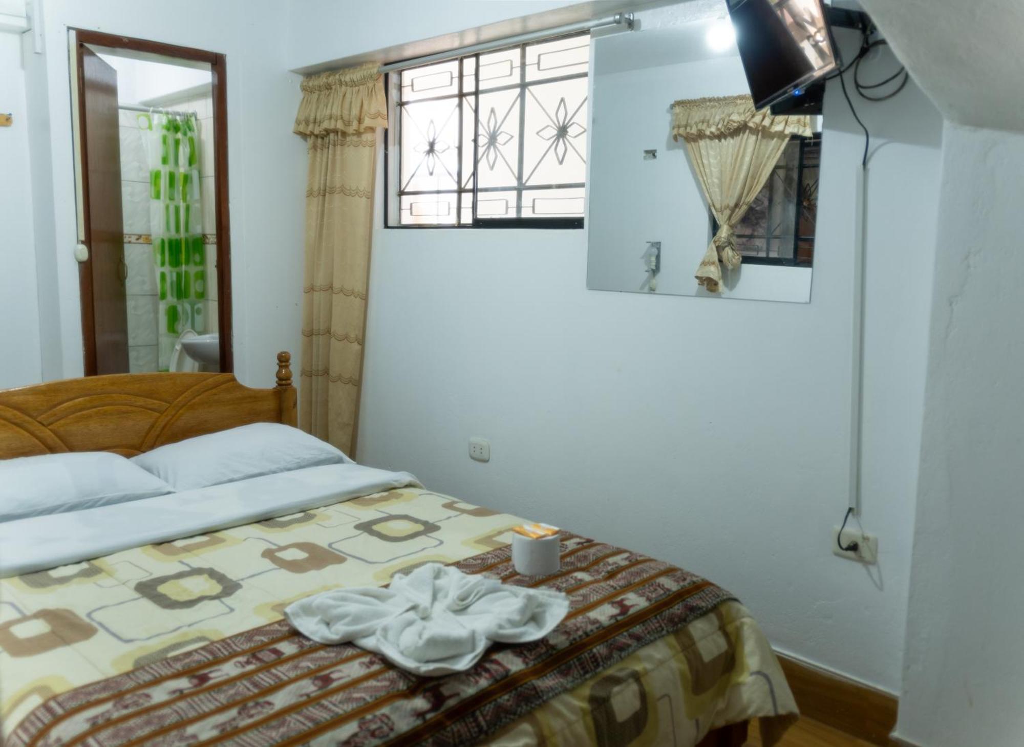 Hostal Mi Peru チャチャポヤス エクステリア 写真